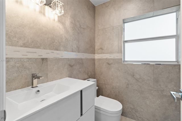 251 NE 44th St 251, Miami, FL 33137