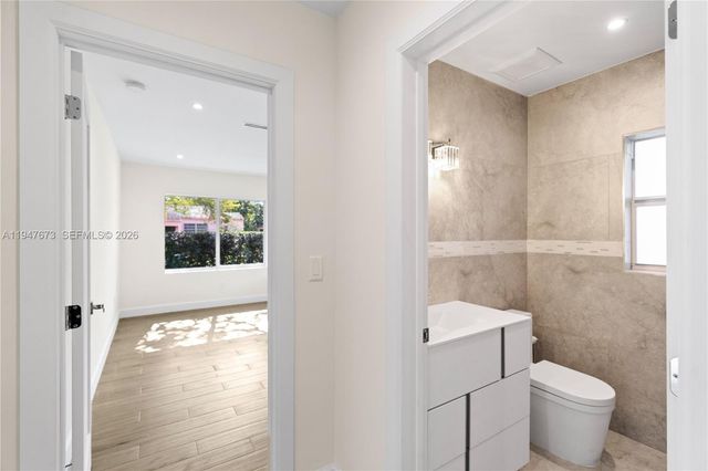 251 NE 44th St 251, Miami, FL 33137