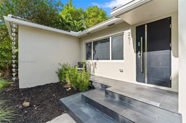 251 NE 44th St 251, Miami, FL 33137