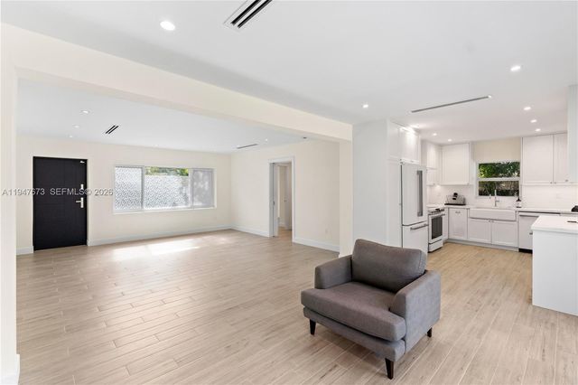 251 NE 44th St 251, Miami, FL 33137