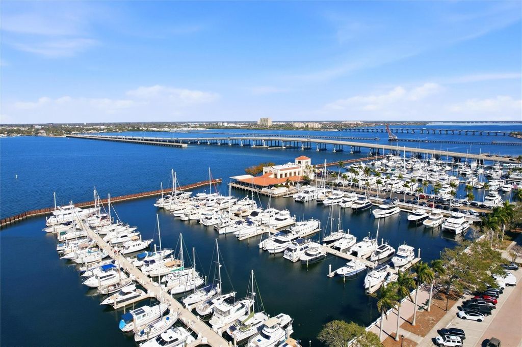 Image 28 of property listing at 1400 1ST AVENUE W 203, Bradenton, FL 34205