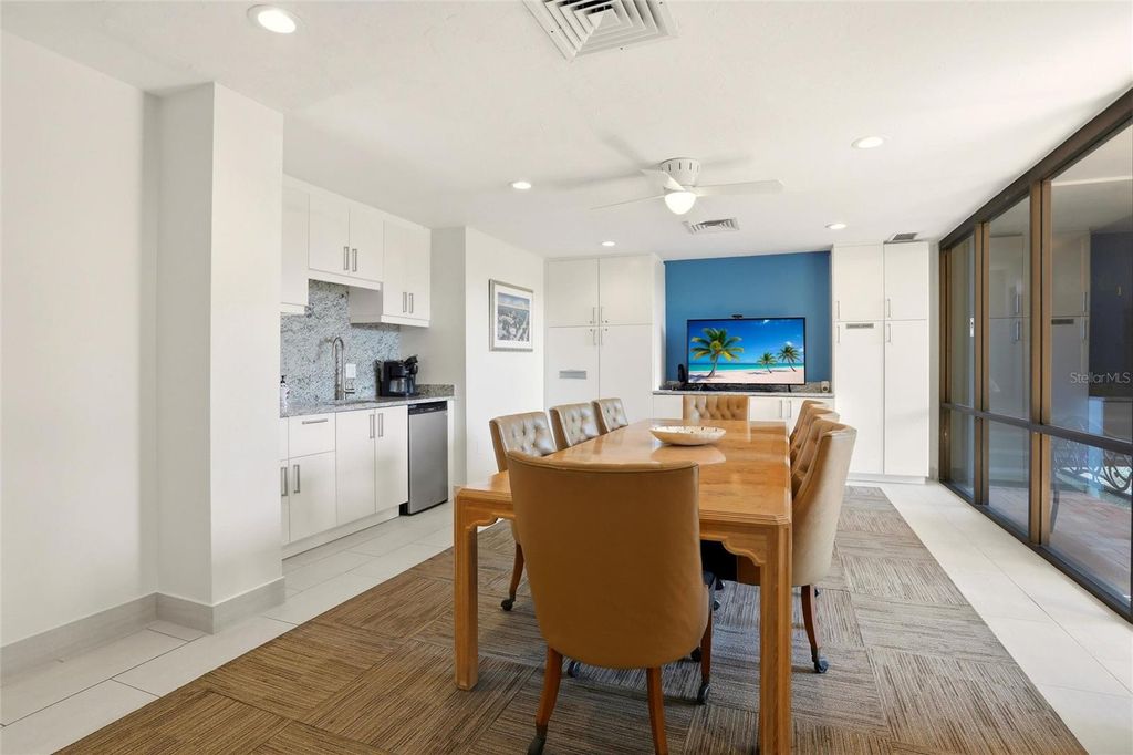 Image 29 of property listing at 1400 1ST AVENUE W 203, Bradenton, FL 34205