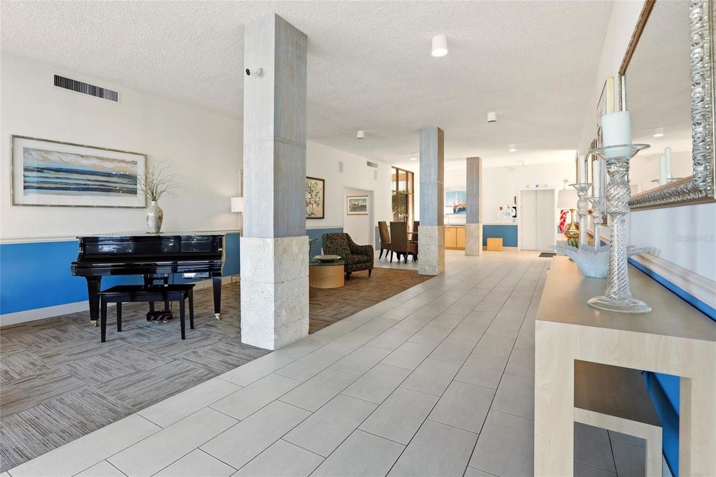 Image 33 of property listing at 1400 1ST AVENUE W 203, Bradenton, FL 34205