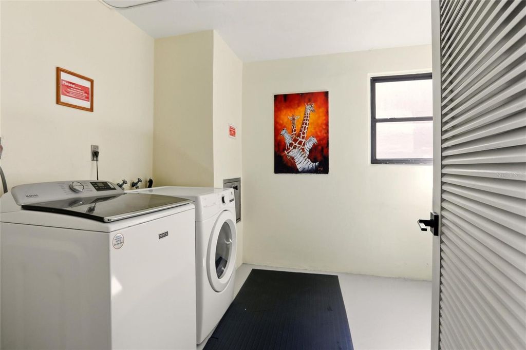 Image 37 of property listing at 1400 1ST AVENUE W 203, Bradenton, FL 34205