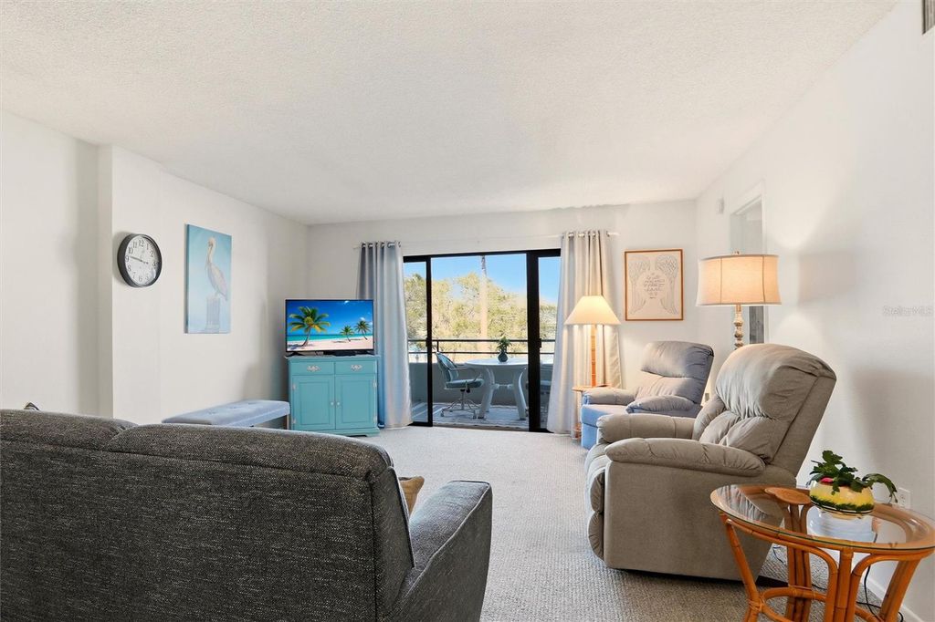 Image 5 of property listing at 1400 1ST AVENUE W 203, Bradenton, FL 34205