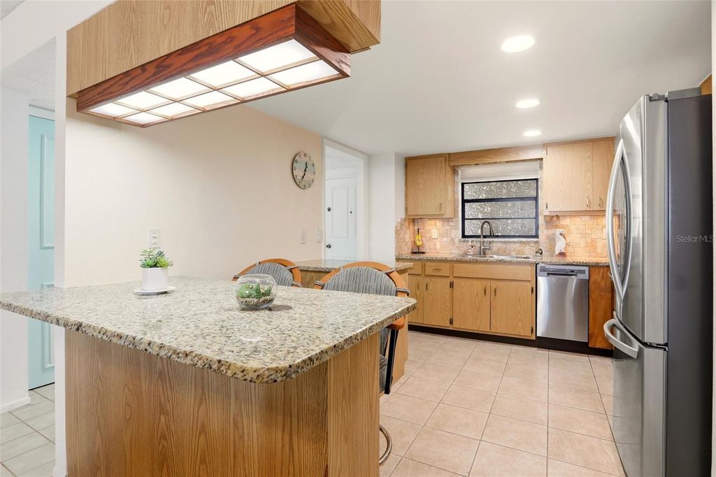 Image 9 of property listing at 1400 1ST AVENUE W 203, Bradenton, FL 34205