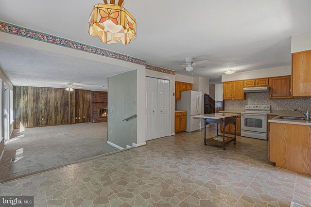 7207 NEAPTIDE LN, Burke, VA 22015