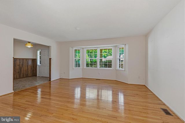 7207 NEAPTIDE LN, Burke, VA 22015
