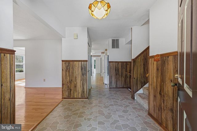 7207 NEAPTIDE LN, Burke, VA 22015