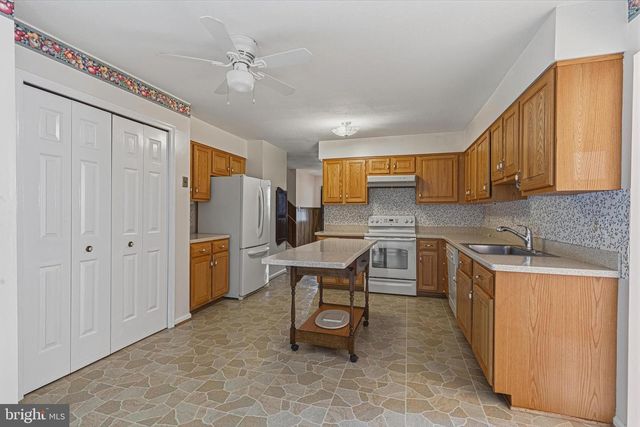 7207 NEAPTIDE LN, Burke, VA 22015