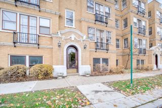845 Pleasant Street 2E, Oak Park, IL 60302