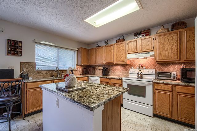 16506 OLD STABLE RD, San Antonio, TX 78247