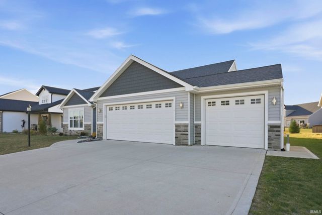 3818 Sun Stone Way, New Haven, IN 46774