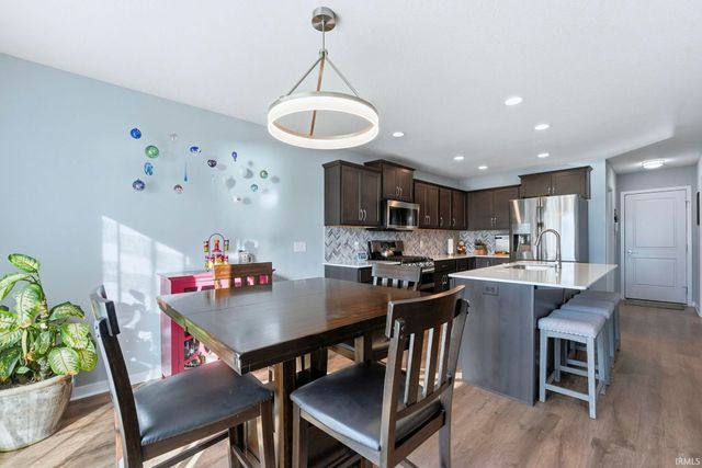 3818 Sun Stone Way, New Haven, IN 46774