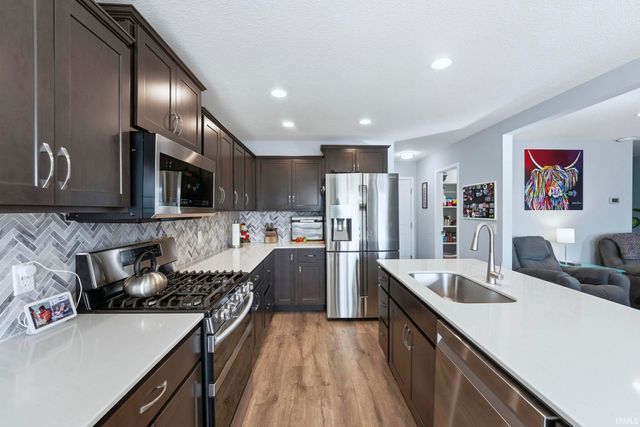 3818 Sun Stone Way, New Haven, IN 46774