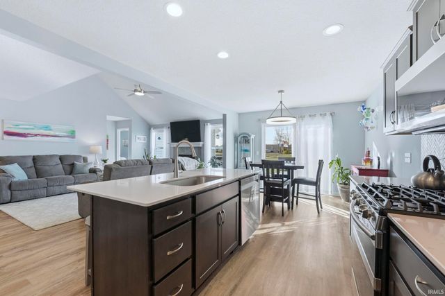 3818 Sun Stone Way, New Haven, IN 46774