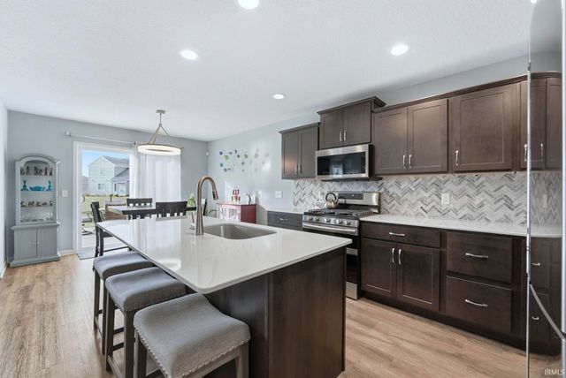 3818 Sun Stone Way, New Haven, IN 46774