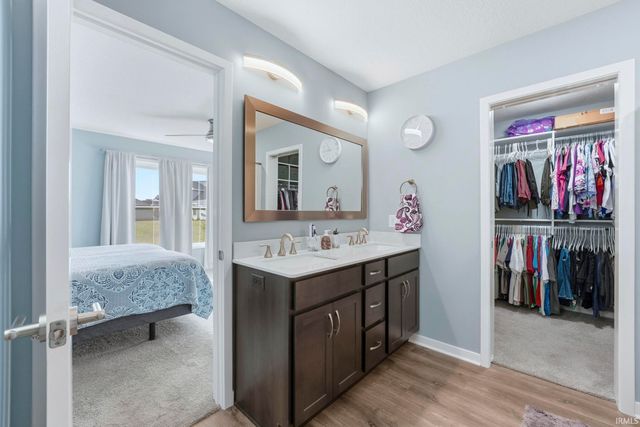 3818 Sun Stone Way, New Haven, IN 46774