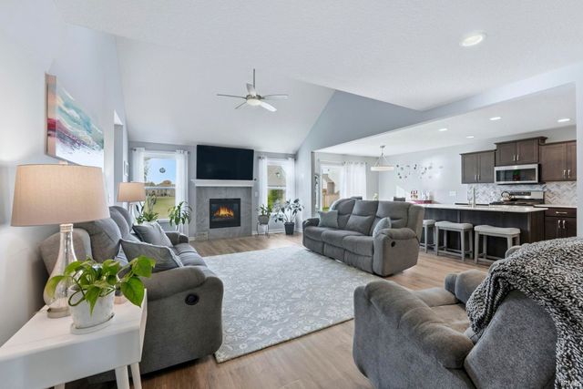 3818 Sun Stone Way, New Haven, IN 46774