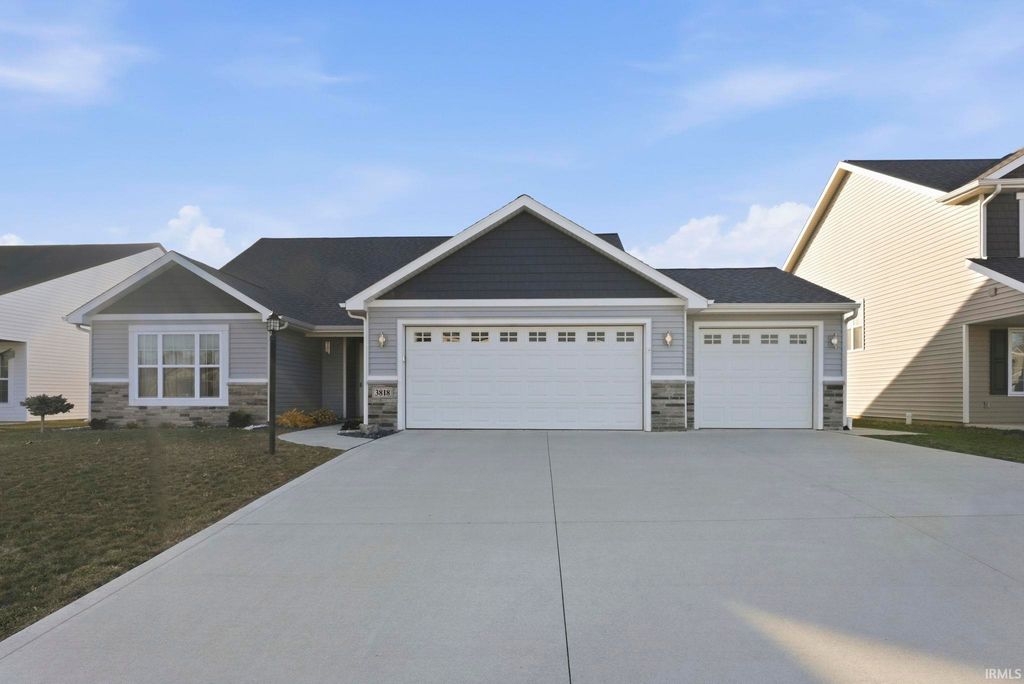 3818 Sun Stone Way, New Haven, IN 46774