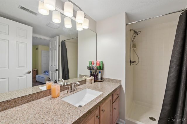 1123 Wittshire Lane, Cincinnati, OH 45255