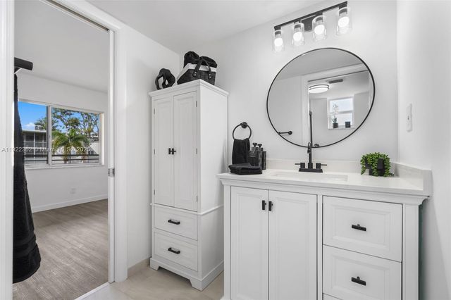 2770 S Garden Dr S 201, Lake Worth, FL 33461