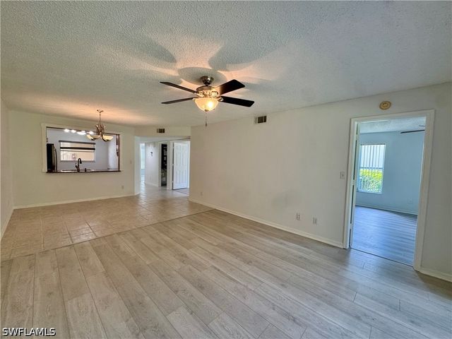 661 Squire CIR 101, Naples, FL 34104