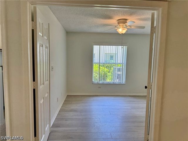 661 Squire CIR 101, Naples, FL 34104