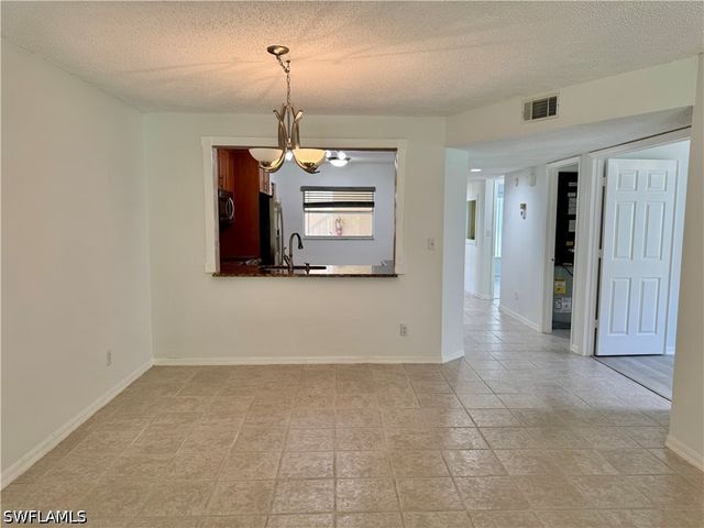 661 Squire CIR 101, Naples, FL 34104