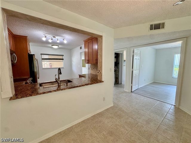 661 Squire CIR 101, Naples, FL 34104
