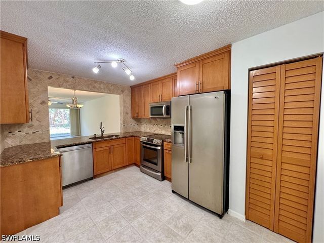 661 Squire CIR 101, Naples, FL 34104