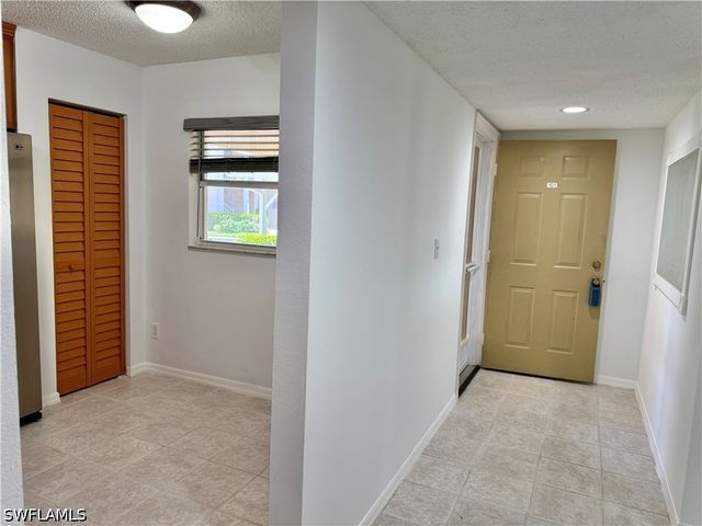 661 Squire CIR 101, Naples, FL 34104