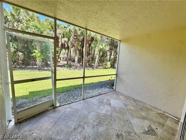 661 Squire CIR 101, Naples, FL 34104