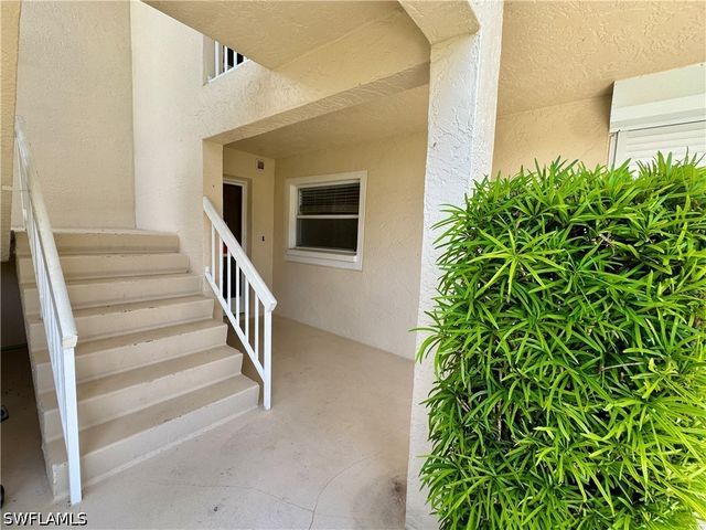 661 Squire CIR 101, Naples, FL 34104