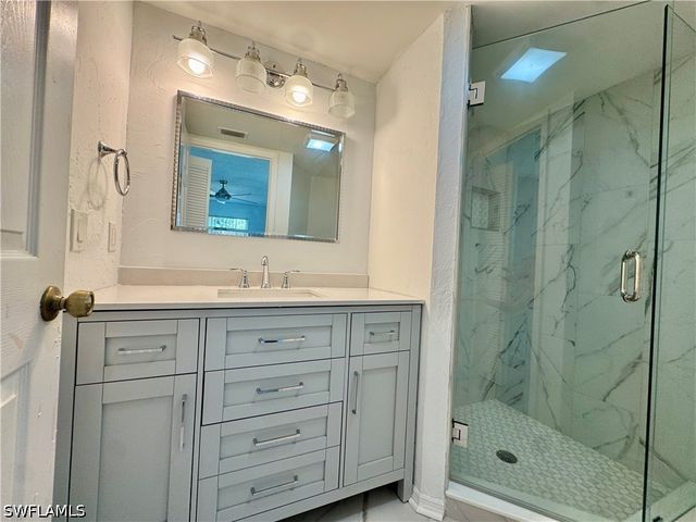 661 Squire CIR 101, Naples, FL 34104