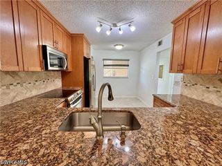 661 Squire CIR 101, Naples, FL 34104