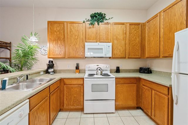 602 GRAN BAHAMA BOULEVARD 602, Davenport, FL 33897