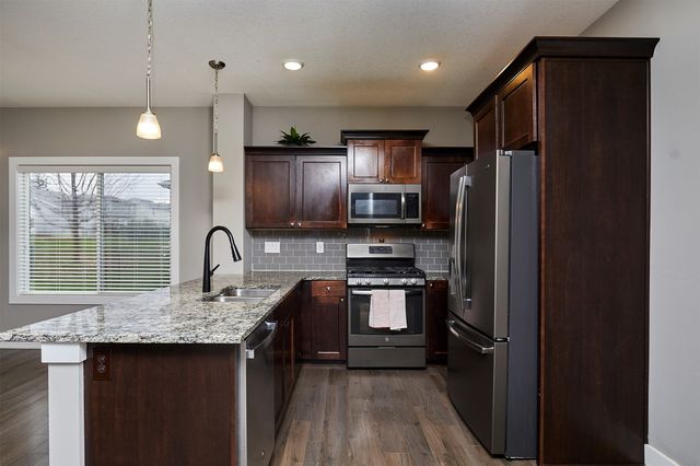 9019 Cody Drive, West Des Moines, IA 50266