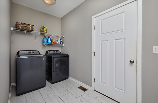 9019 Cody Drive, West Des Moines, IA 50266