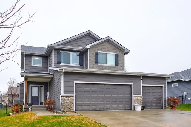9019 Cody Drive, West Des Moines, IA 50266