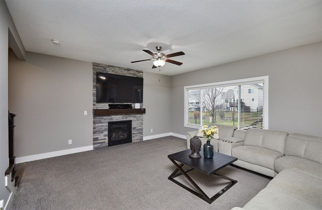 9019 Cody Drive, West Des Moines, IA 50266