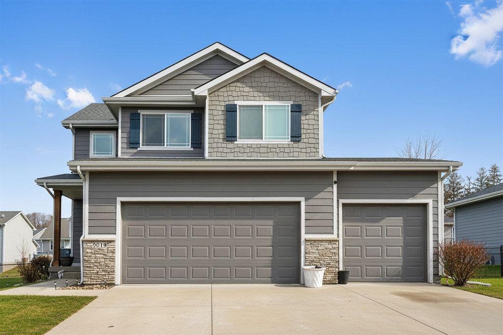 9019 Cody Drive, West Des Moines, IA 50266
