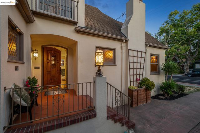 2823 Central Ave, Alameda, CA 94501