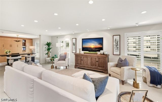 250 W Park Shore DR 101, Naples, FL 34103
