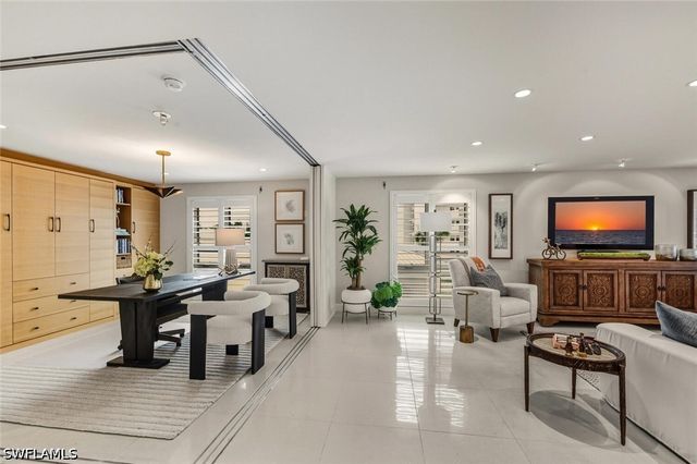 250 W Park Shore DR 101, Naples, FL 34103