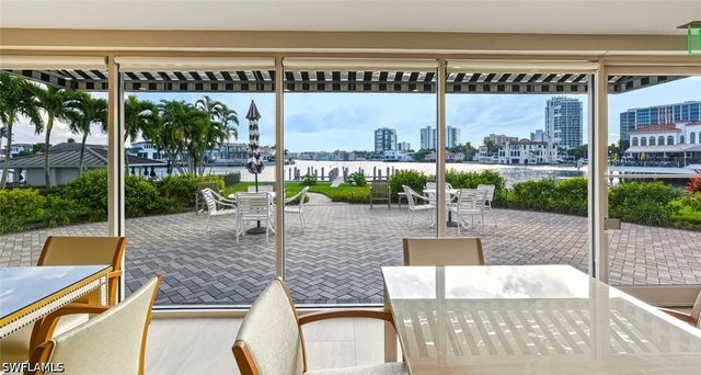 250 W Park Shore DR 101, Naples, FL 34103