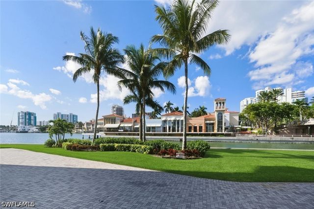 250 W Park Shore DR 101, Naples, FL 34103