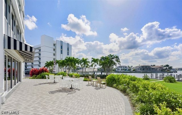 250 W Park Shore DR 101, Naples, FL 34103