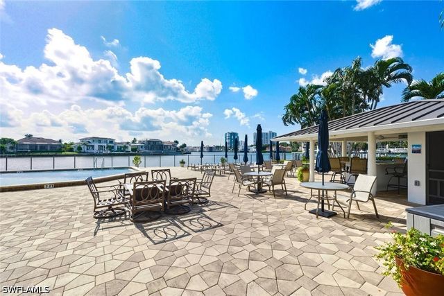 250 W Park Shore DR 101, Naples, FL 34103