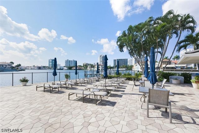 250 W Park Shore DR 101, Naples, FL 34103